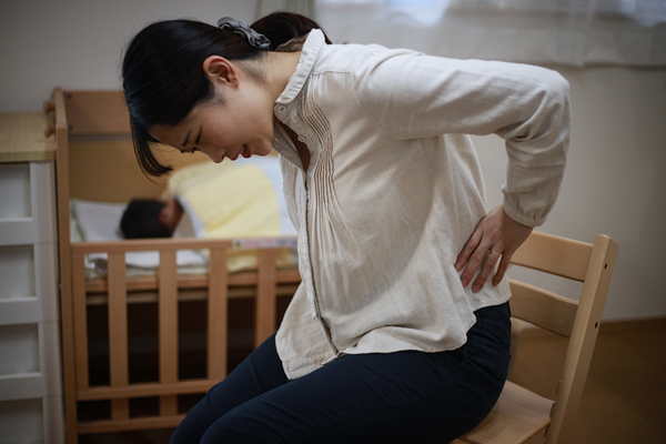 腰痛の女性
