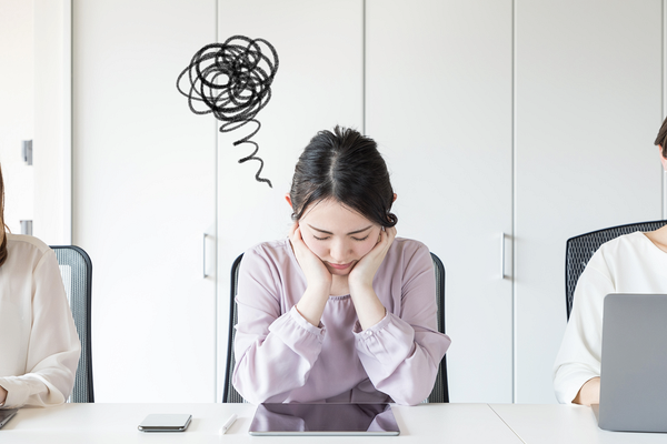 ストレスに悩む女性